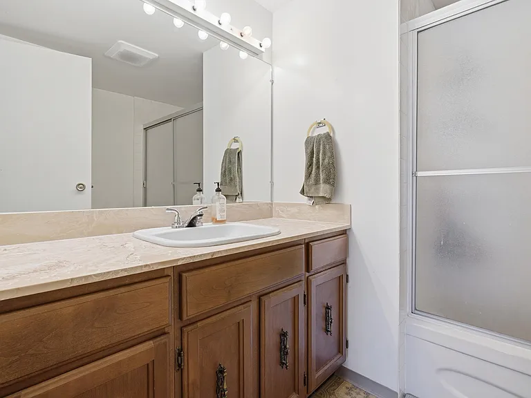 2475 York Ave #305 — Photo 15