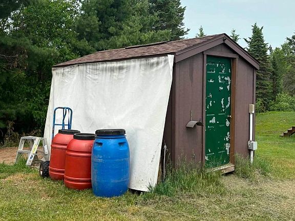4th image of 573 Triangle Ranch Rd
