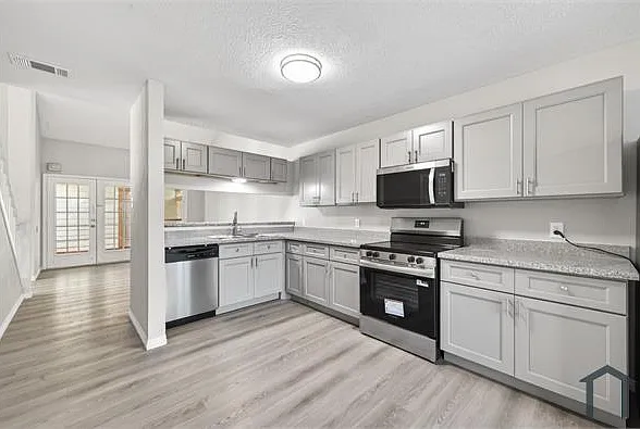 11820 Spring Grove Dr — Photo 16