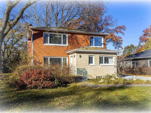 1228 Coffelt Ave, Bettendorf, IA 52722