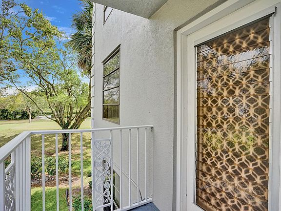 3rd image of 1518 Whitehall Drive #201