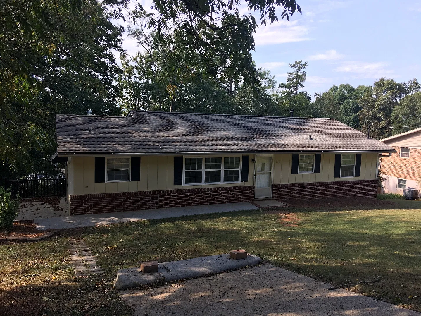 Large House in Rosemont Park $1,195 — Photo 2
