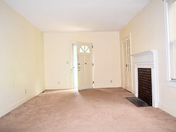4th image of 1716 King Woods Dr