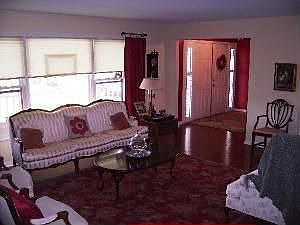 3rd image of 719 Westchester Ln