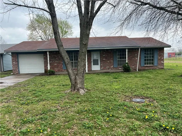 413 N Parkview Ave, Coffeyville, KS 67337