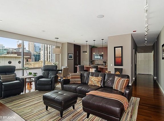 3rd image of 8 E Randolph St Unit 1608