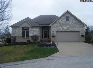 560 Burgess Cir UNIT 13, Aurora, OH 44202