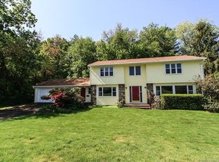 90 Mohegan Trl, South Windsor, CT 06074