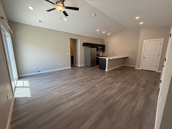 5th image of 5165 N Cypress St #5165