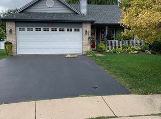 1221 Basswood Ct, Elgin, IL 60120