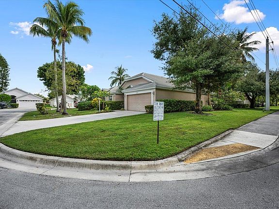 3rd image of 4295 Grosvenor Court
