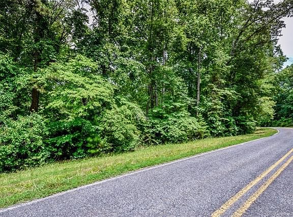 2nd image of 562 Normandy Rd