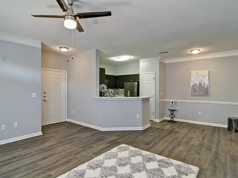 Park Creek Apartments — Photo 31