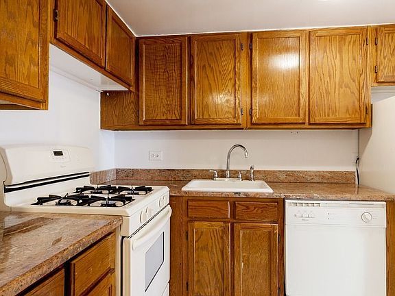 5th image of 215 W 84th St APT 402