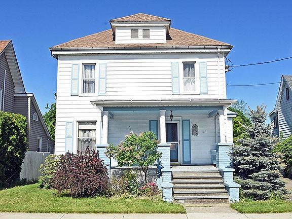 2nd image of 810 Lincoln St