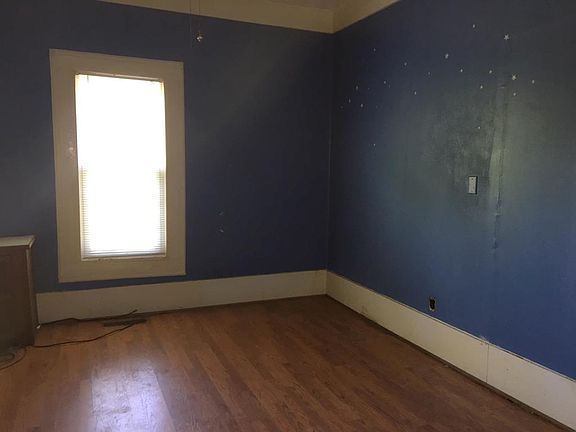 4th image of 610 N Front St