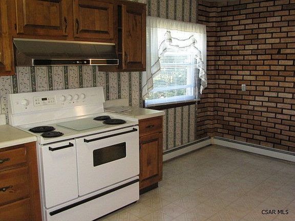 4th image of 1850 Roberts St