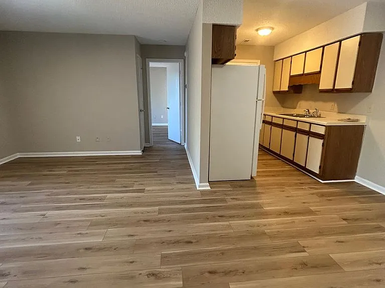 357 Community Dr #G — Photo 13