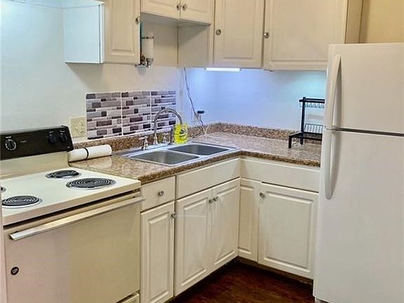 3rd image of 420 N Cherrywood Ave