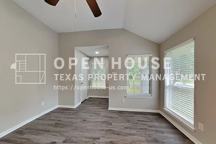2222 Friarwood Trl — Photo 4