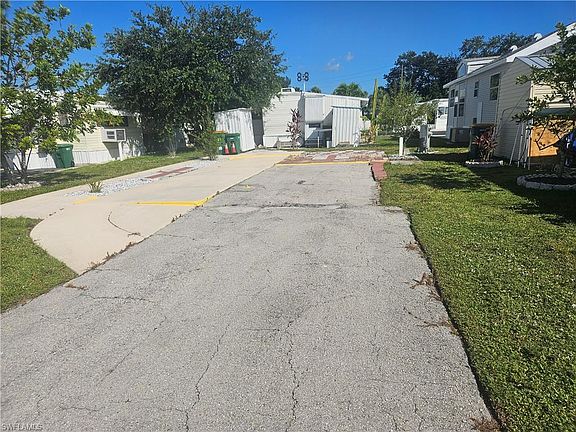 3rd image of 11 Pearl DR