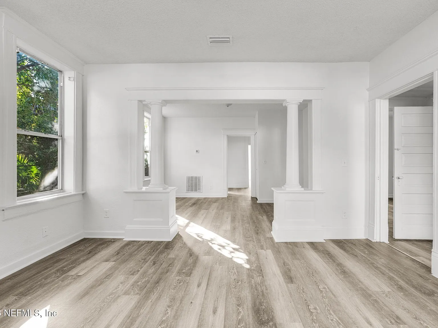 3 bed, 2.0 bath, 1045 sqft, $1,325 — Photo 4