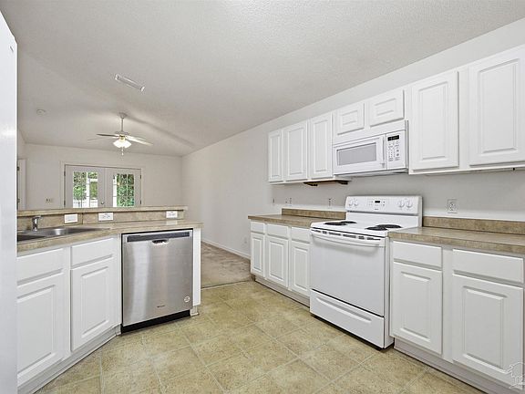 4th image of 638 Saleta St