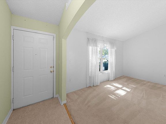 4th image of 2437 Wolf Creek Dr