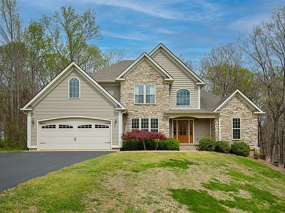 2nd image of 140 Cross Creek Way