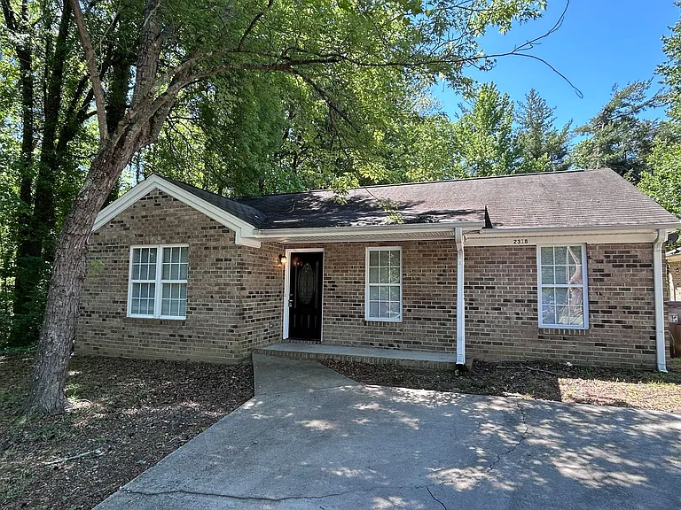 2318 Purdy Ave — Photo 2