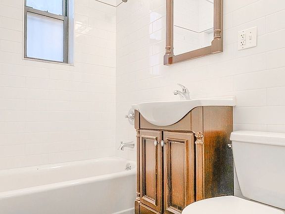 4th image of 332 Starr St #3G