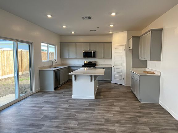 3rd image of 9634 Maple Terrace Ln