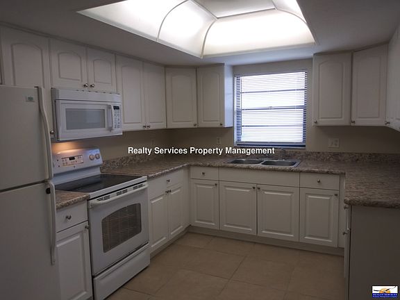 5th image of 707 SE 5th St
