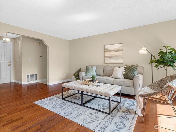 3rd image of 5024 64th Ave Avenue W