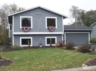 950 Penamint Ct, Chanhassen, MN 55317