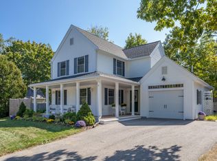 11 Hall St, Kennebunk, ME 04043