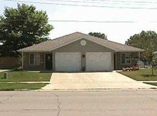 1206 Main St, Pella, IA 50219