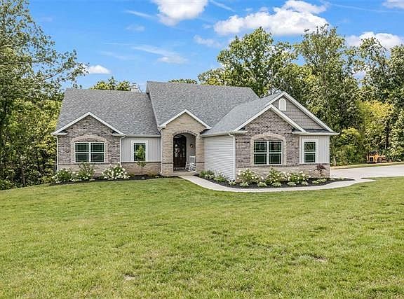 2nd image of 231 Lake Forest Dr