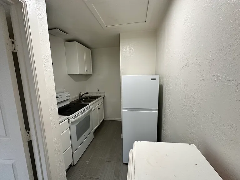 3282 Maple Leaf Ct #D — Photo 4
