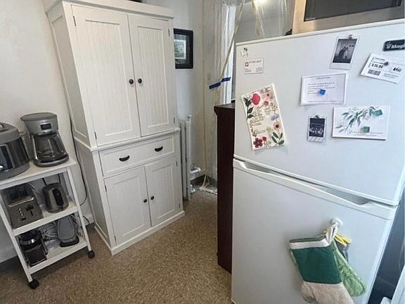 2nd image of 100 Myrtle St APT 6