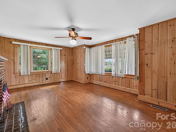 4th image of 311 33rd Street Dr SE