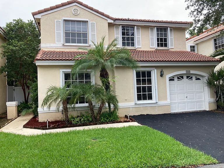 948 Jade Ct — Photo 1