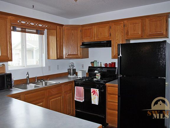 4th image of 14 Marjorie Ln