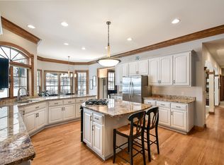 805 N Pinyon Ct, Hartland, WI 53029