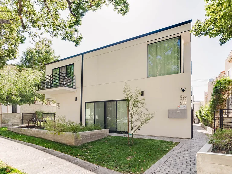536 E San Jose Ave — Photo 2