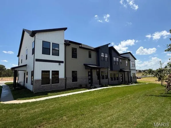 491 Ginger Dr, Saint Peters, MO 63303