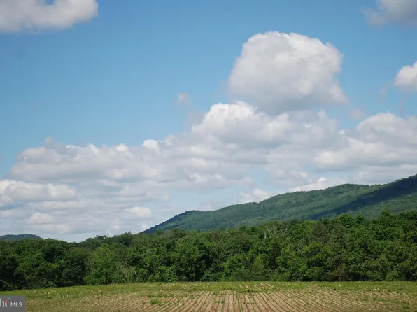 39 Tannin Way, Dauphin, PA 17018