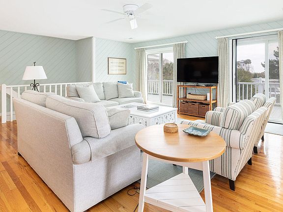 3rd image of 6 4th Ave