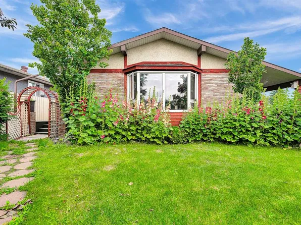 3722 S Dover Ridge Dr SE, Calgary, AB T2B 2C8