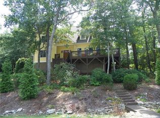 16 Nuthatch Ct, Fairview, NC 28730
